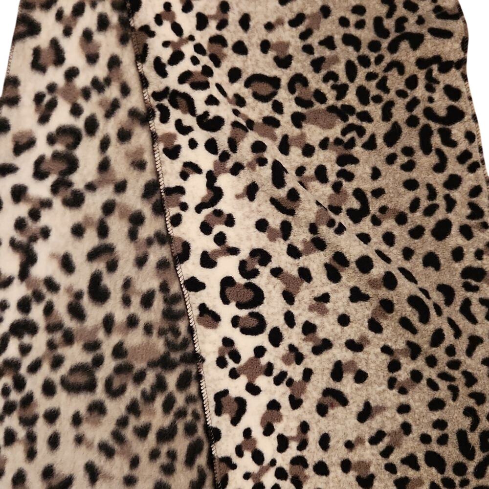 Leopard print fleece scarf - Picture 2 of 2